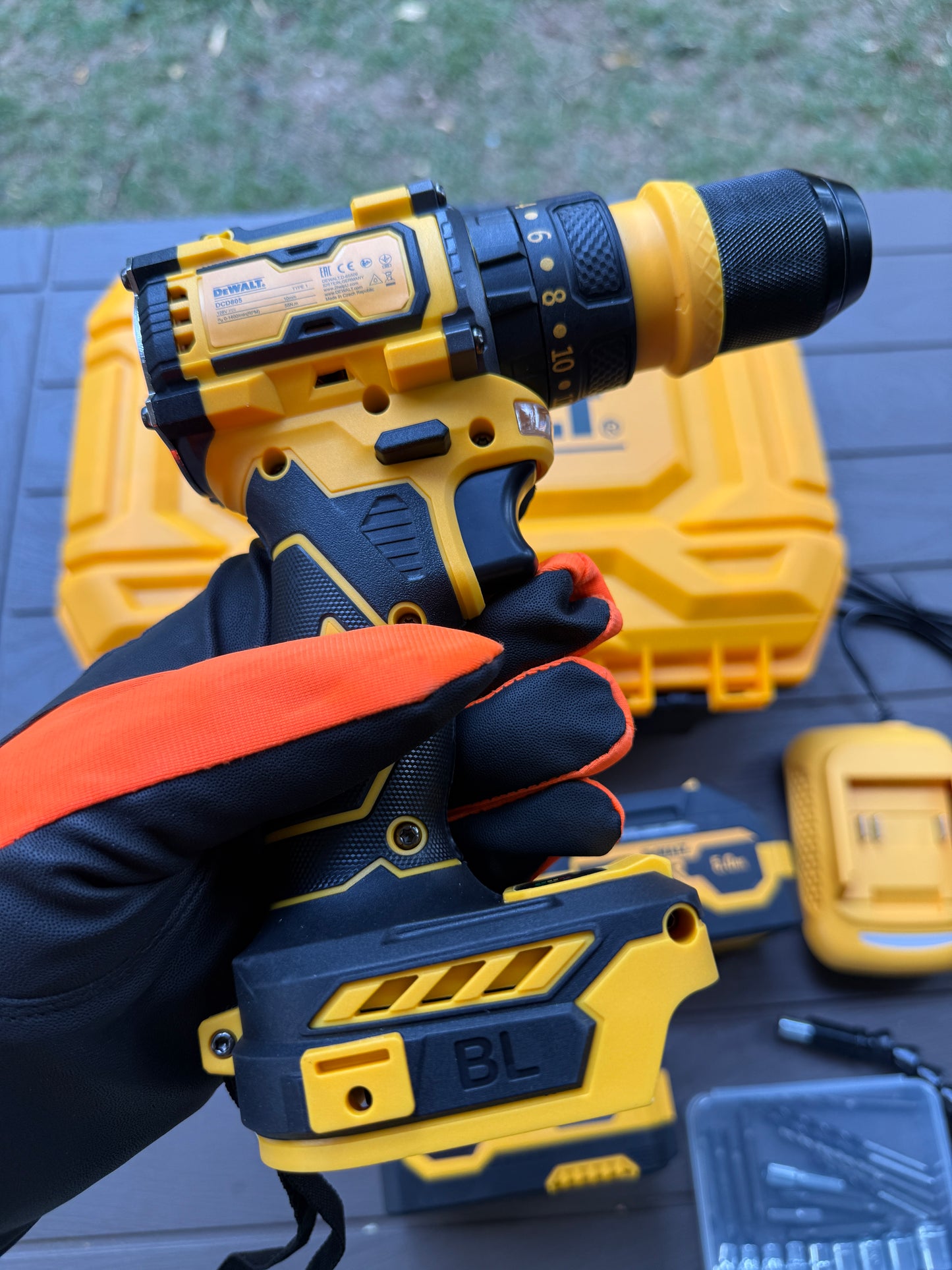 TALADRO 128V DEWALT BRUSHELESS + COPAS